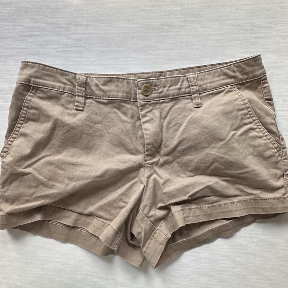 Tan khaki chino shorts‎ women’s 6